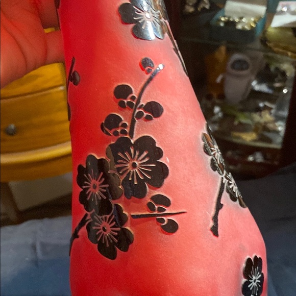 Chic Black and Red Floral Vase - Picture 4 of 7
